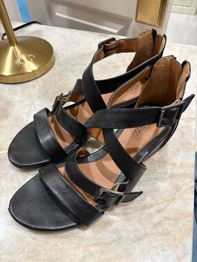 Eurosoft Women's Black Strappy Buckle Sandals - Versatile Everyday Wedge